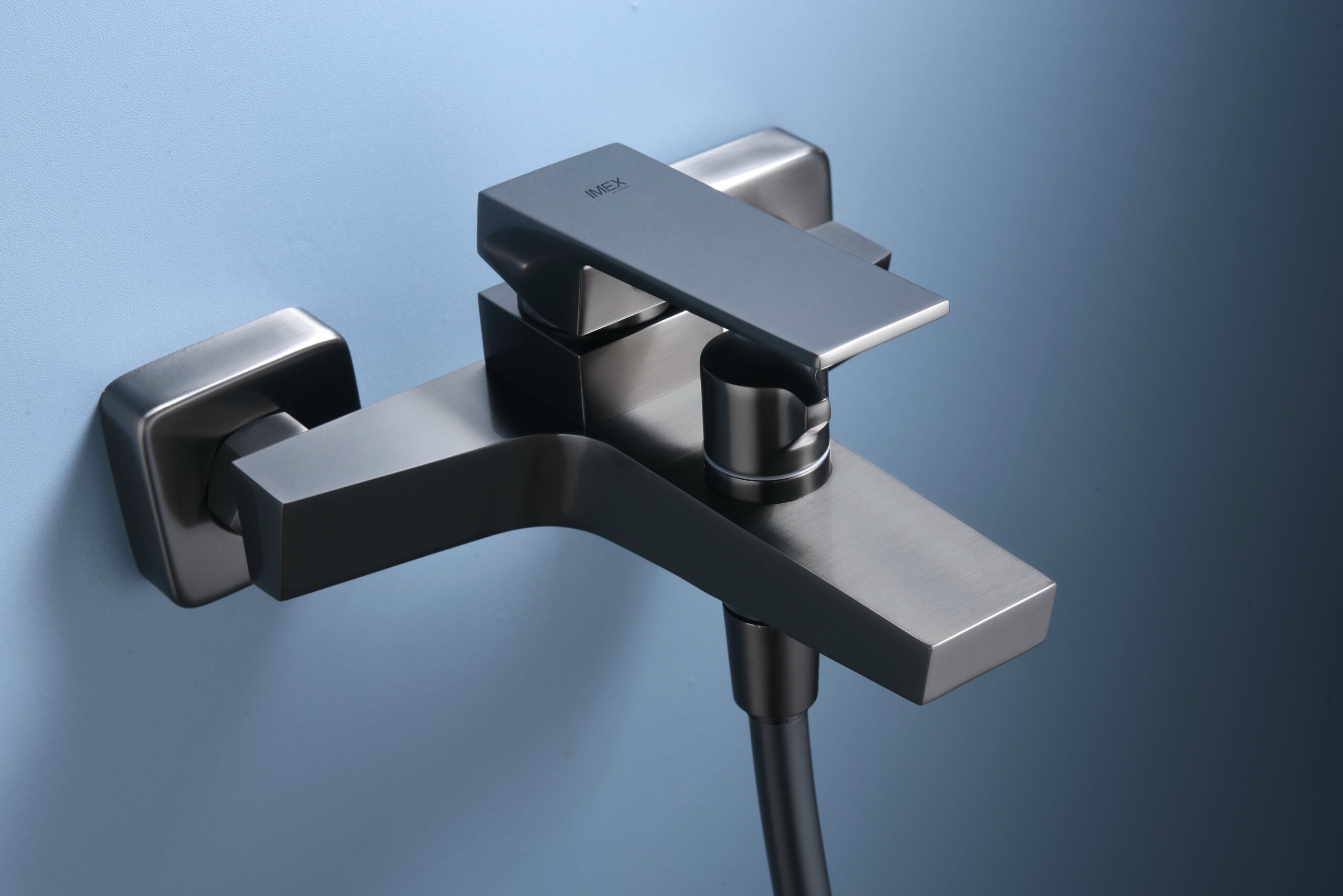 Смеситель для ванны настенный с душевым набором imex art bdar025-4bgm black gun metal pvd