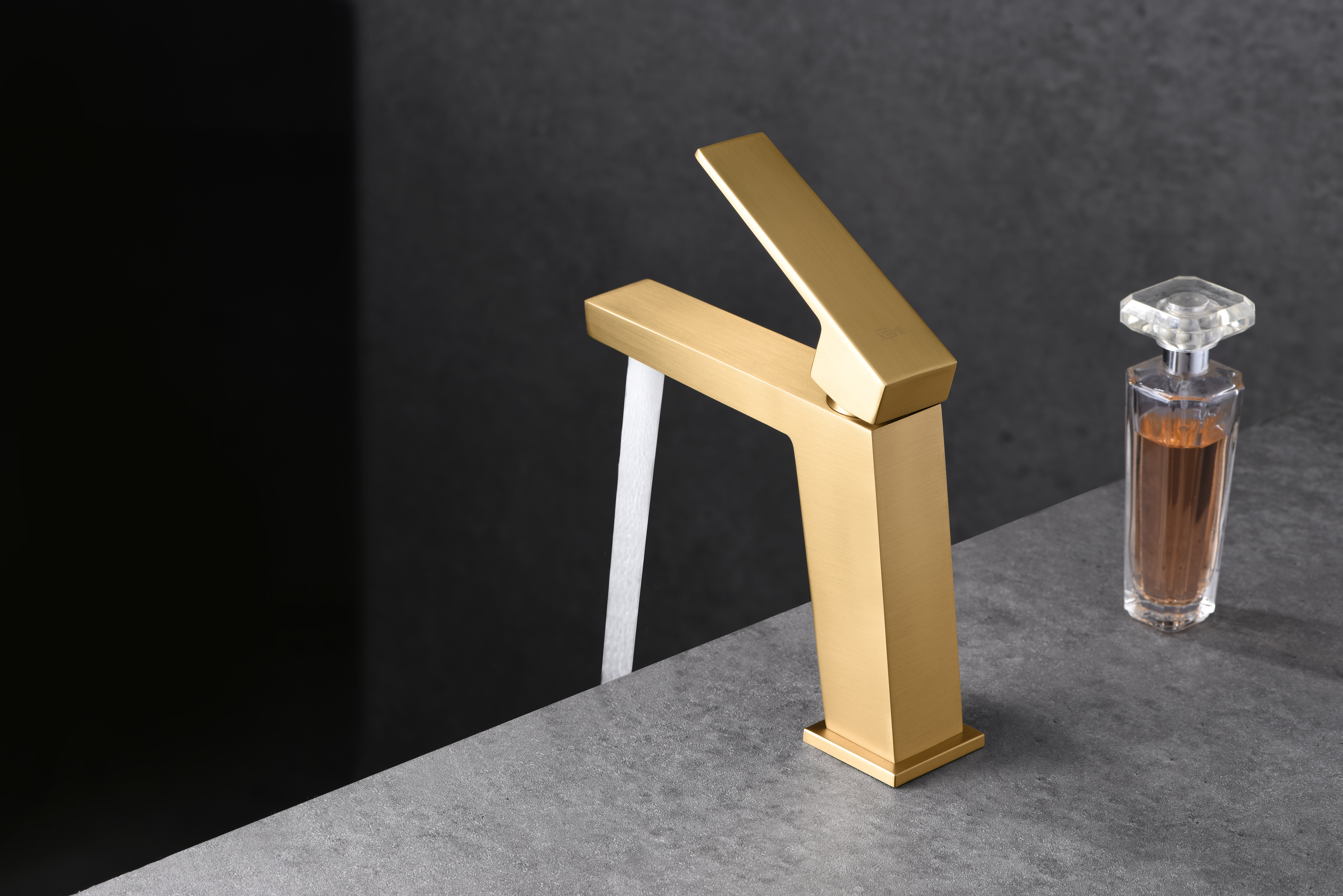 Смеситель для раковины imex art bdar025-1oc brushed gold pvd