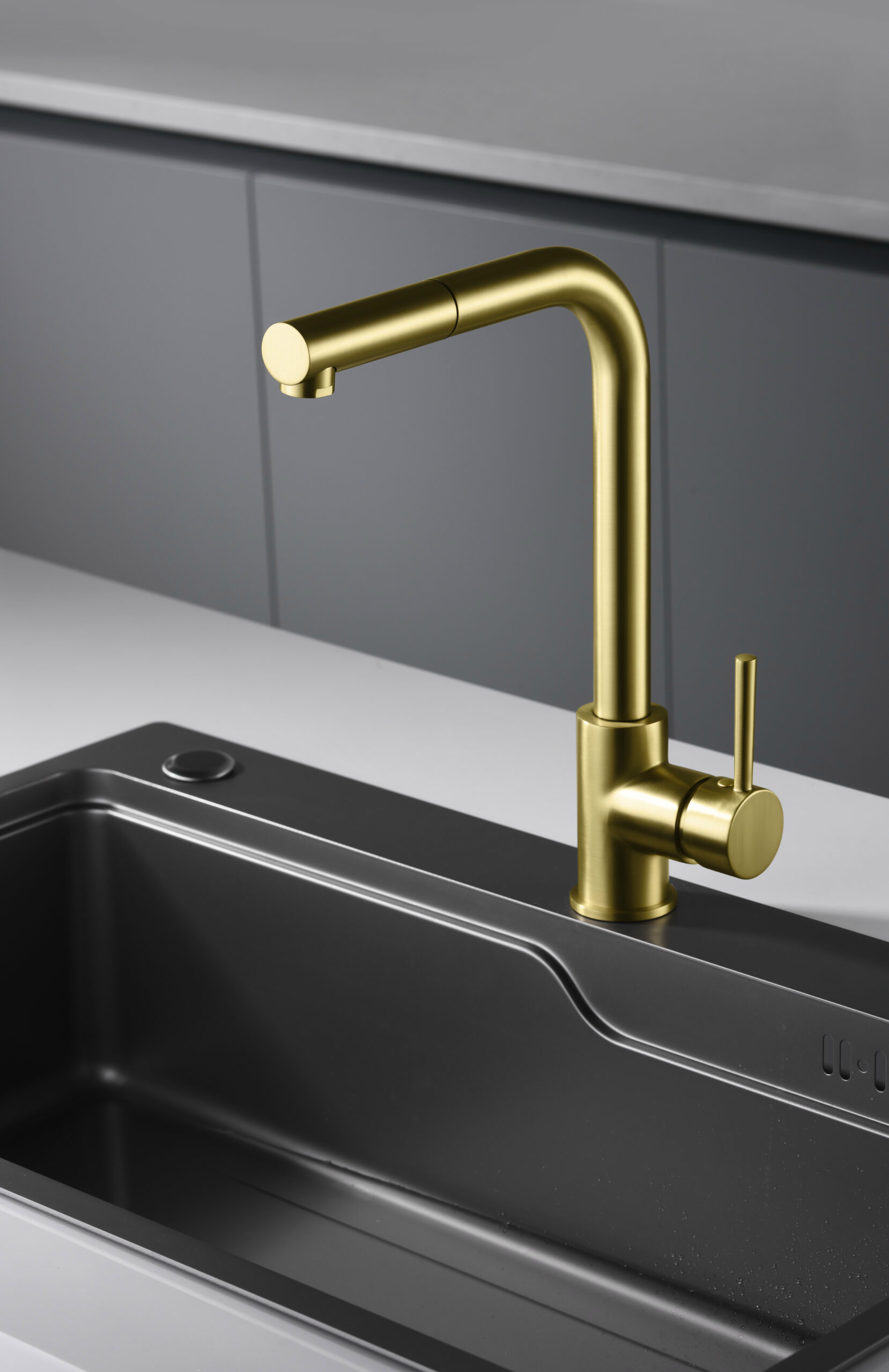 Смеситель для кухни с вытяжной лейкой на 1 режим imex malta gce006/oc brushed gold pvd