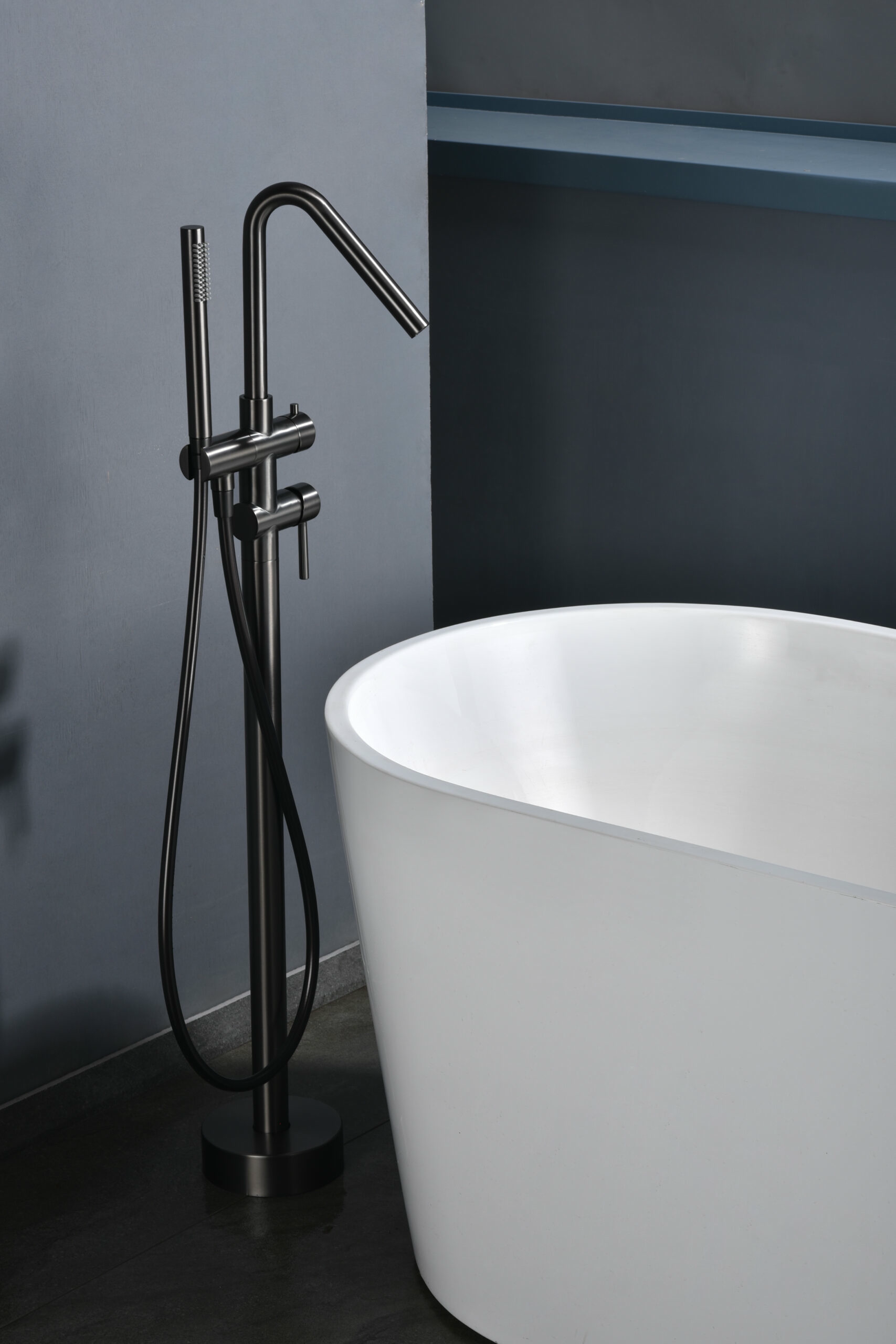 Смеситель для ванны напольный с внутренней частью imex corcega bbeco1/bgm black gun metal pvd